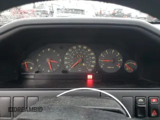 1995 Volvo 960 z VIN YV1KS9616S1059956, wystawiony jako Copart lot #86760234 z przebiegiem 137 261 mil mil oraz Szkody całkowita. Historia ofert i sprzedaży dostępna na DreamBid. Obrazek 9.