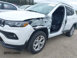 2024 Jeep Compass Latitude with VIN 3C4NJDBN7RT118288, listed as a IAAI auction lot 42130731 with 25,728 mi miles and . Bid and sale history available at carsss.com. Image 6.