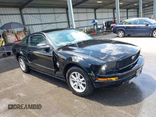 2008 Ford Mustang Deluxe z VIN 1ZVHT80N985131766, wystawiony jako IAAI lot #42172988 z przebiegiem 108 704 mil mil oraz . Historia ofert i sprzedaży dostępna na DreamBid. Obrazek 1.