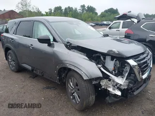 2024 Nissan Pathfinder S с VIN 5N1DR3AC7RC313345, выставлен на аукционе IAAI как лот 42663099 с пробегом 3 257 миль миль и . История ставок и продаж доступна на DreamBid. Изображение 1.