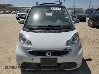 2013 Smart fortwo Pure z VIN WMEEJ3BA9DK627656, wystawiony jako Copart lot #52109195 z przebiegiem 118 181 mil mil oraz Tytuł czysty. Historia ofert i sprzedaży dostępna na DreamBid. Obrazek 5.