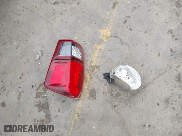 2018 Toyota Tacoma SR5 with VIN 5TFAZ5CNXJX065431, listed as a IAAI auction lot 41491056 with 39,024 mi miles and . Bid and sale history available at DreamBid. Image 12.