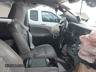 2018 Toyota Sienna XLE Auto Access Seat with VIN 5TDYZ3DC8JS932914, listed as a IAAI auction lot 41178252 with 112,009 mi miles. Bid and sale history available at carsss.com. Image 5.