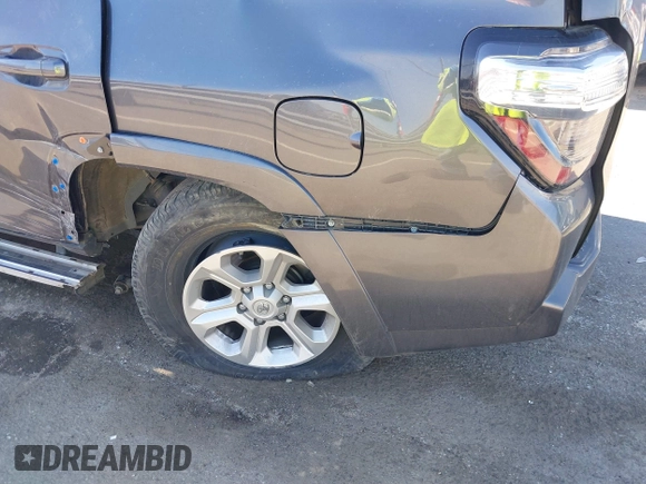 2021 Toyota 4Runner SR5 z VIN JTEMU5JR7M5953230, wystawiony jako IAAI lot #41705423 z przebiegiem 64 240 mil mil oraz . Historia ofert i sprzedaży dostępna na DreamBid. Obrazek 6.