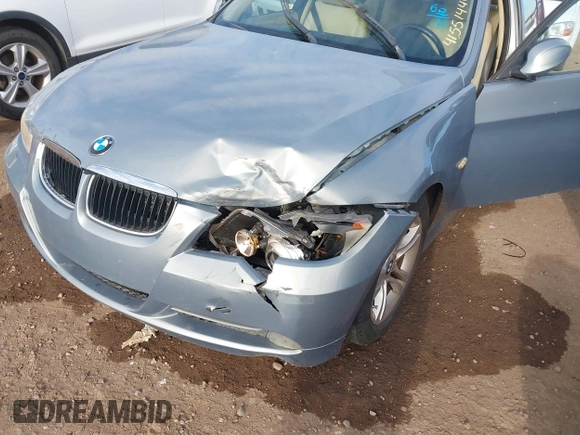 2008 BMW 3 Series 328xi z VIN WBAVC93518K039024, wystawiony jako IAAI lot #41551444 z przebiegiem 175 943 mil mil oraz . Historia ofert i sprzedaży dostępna na DreamBid. Obrazek 6.