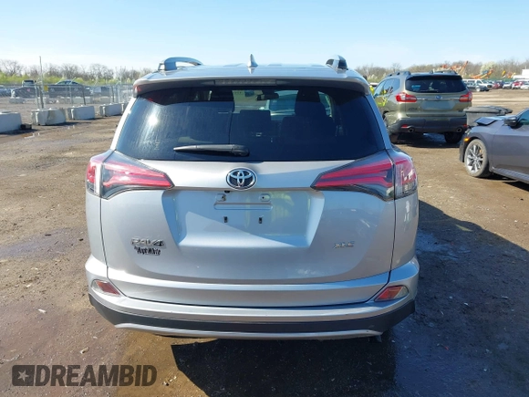 2018 Toyota RAV4 XLE with VIN JTMWFREV3JD120189, listed as a IAAI auction lot 41976999 with 62,182 mi miles and . Bid and sale history available at carsss.com. Image 17.