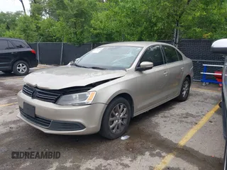 2013 Volkswagen Jetta SE z VIN 3VWDX7AJ2DM255858, wystawiony jako IAAI lot #42306203 z przebiegiem 221 309 mil mil oraz . Historia ofert i sprzedaży dostępna na DreamBid. Obrazek 2.