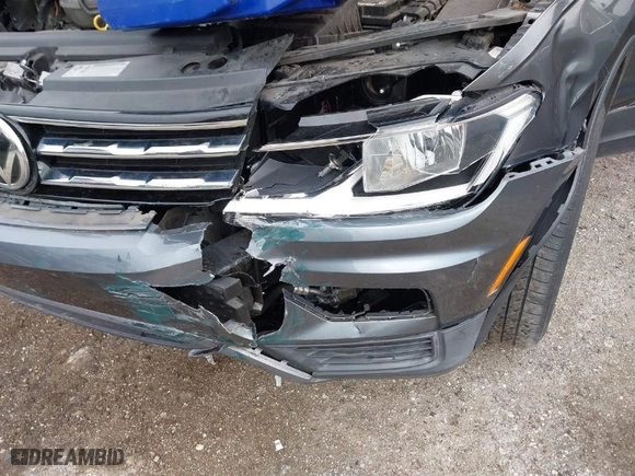 2019 Volkswagen Tiguan S with VIN 3VV1B7AX3KM047494, listed as a IAAI auction lot 41355084 with 90,612 mi miles. Bid and sale history available at carsss.com. Image 6.