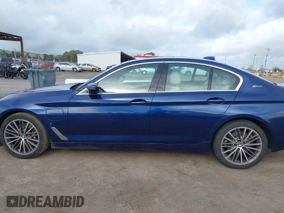 2019 BMW 5 Series 530e iPerformance with VIN WBAJA9C52KB398782, listed as a IAAI auction lot 41902660 with 37,857 mi miles. Bid and sale history available at carsss.com. Image 14.