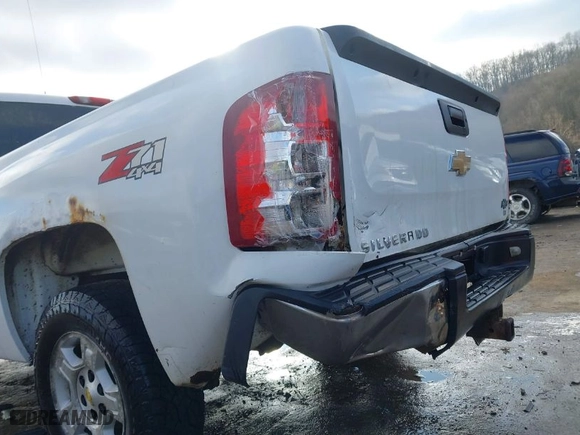 2008 Chevrolet Silverado 1500 LT w/1LT with VIN 2GCEK19J081239520, listed as a IAAI auction lot 41688417 with 288,432 mi miles. Bid and sale history available at carsss.com. Image 6.