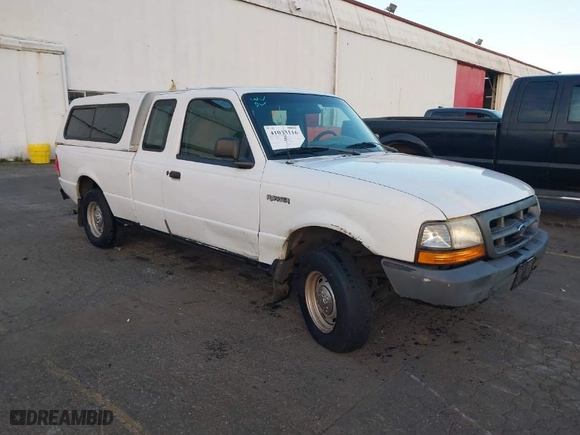 1998 Ford Ranger XL with VIN 1FTYR14C1WPB19694, listed as a IAAI auction lot 41033116 with 200,396 mi miles. Bid and sale history available at carsss.com. Image 1.