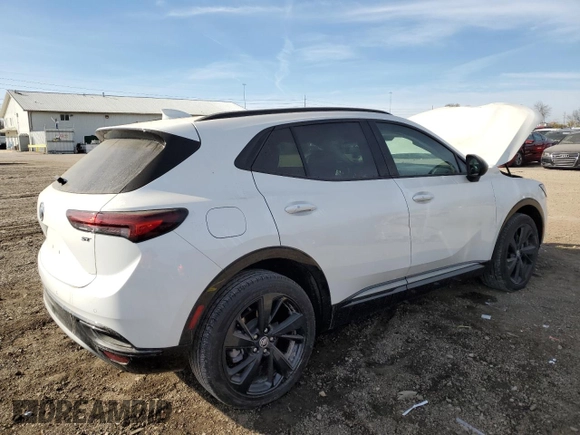 2022 Buick Envision Essence with VIN LRBFZPR44ND159861, listed as a Copart auction lot 81796164 with 39,713 mi miles and Salvage Title. Bid and sale history available at carsss.com. Image 3.