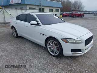 2016 Jaguar XF 35t Prestige with VIN SAJBE4BVXGCY10577, listed as a IAAI auction lot 41515540 with 60,862 mi miles. Bid and sale history available at carsss.com. Image 1.