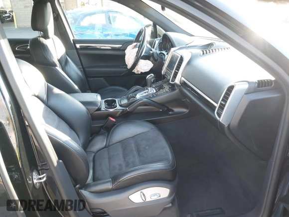 2018 Porsche Cayenne z VIN WP1AA2A24JKA02500, wystawiony jako IAAI lot #41885724 z przebiegiem 70 183 mil mil oraz . Historia ofert i sprzedaży dostępna na DreamBid. Obrazek 5.