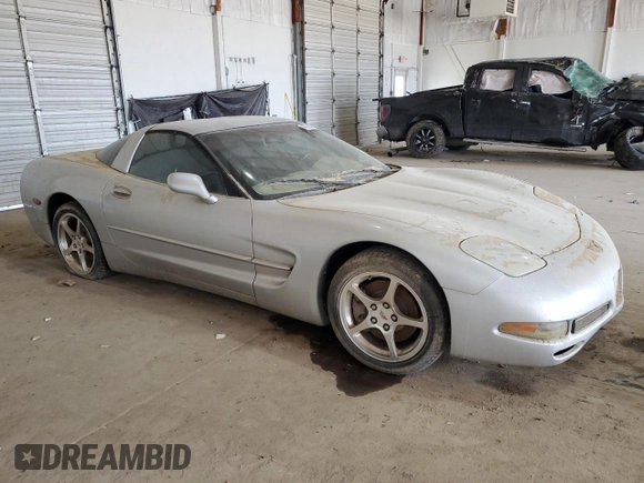 2003 Chevrolet Corvette z VIN 1G1YY22G835112367, wystawiony jako Copart lot #47726375 z przebiegiem Nie podano mil oraz Szkoda całkowita • Salvage title. Historia ofert i sprzedaży dostępna na DreamBid. Obrazek 4.