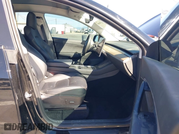 2021 Tesla Model Y Performance with VIN 5YJYGDEF9MF251738, listed as a IAAI auction lot 41708950 with 61,248 mi miles and . Bid and sale history available at DreamBid. Image 5.