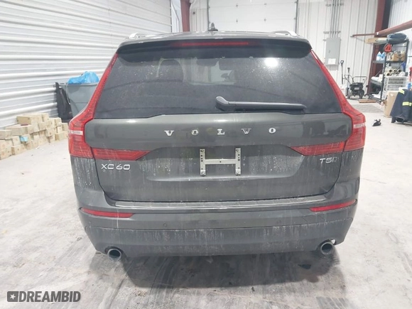 2018 Volvo XC60 Momentum with VIN YV4102RK9J1035861, listed as a IAAI auction lot 41482202 with 44,317 mi miles. Bid and sale history available at carsss.com. Image 16.