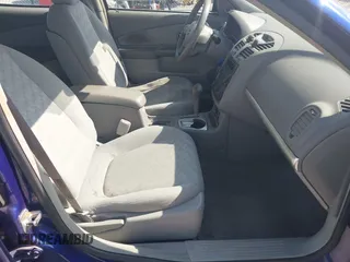 2005 Chevrolet Malibu Maxx LS z VIN 1G1ZT64895F252232, wystawiony jako IAAI lot #42353885 z przebiegiem 213 158 mil mil oraz . Historia ofert i sprzedaży dostępna na DreamBid. Obrazek 5.