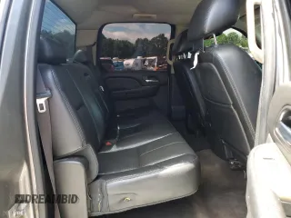 2013 Chevrolet Silverado 3500HD LTZ z VIN 1GC4K1C85DF245818, wystawiony jako Copart lot #56133955 z przebiegiem 288 943 mil mil oraz Tytuł czysty. Historia ofert i sprzedaży dostępna na DreamBid. Obrazek 10.