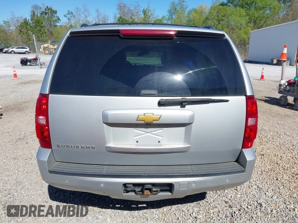 2014 Chevrolet Suburban LT with VIN 1GNSCJE06ER105294, listed as a IAAI auction lot 41687882 with 200,698 mi miles. Bid and sale history available at carsss.com. Image 16.