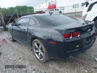 2012 Chevrolet Camaro 1LT z VIN 2G1FB1E3XC9165389, wystawiony jako IAAI lot #42126434 z przebiegiem 140 681 mil mil oraz . Historia ofert i sprzedaży dostępna na DreamBid. Obrazek 3.