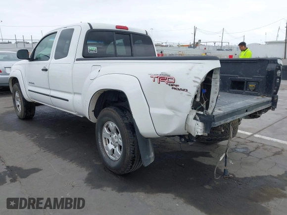 2005 Toyota Tacoma z VIN 5TEUU42N35Z060609, wystawiony jako IAAI lot #42119427 z przebiegiem 245 280 mil mil oraz . Historia ofert i sprzedaży dostępna na DreamBid. Obrazek 3.