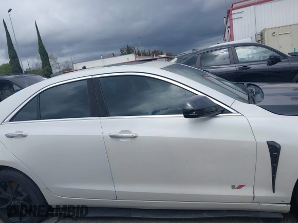 2018 Cadillac ATS RWD z VIN 1G6AA5RX2J0116853, wystawiony jako IAAI lot #41731111 z przebiegiem 91 135 mil mil oraz . Historia ofert i sprzedaży dostępna na DreamBid. Obrazek 14.