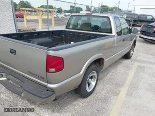 1999 Chevrolet S-10 LS with VIN 1GCCS19XXX8175512, listed as a IAAI auction lot 42101977 with 130,885 mi miles. Bid and sale history available at carsss.com. Image 4.