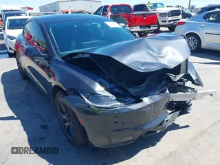 2024 Tesla Model 3 z VIN 5YJ3E1EA5RF718857, wystawiony jako IAAI lot #41807853 z przebiegiem 17 810 mil mil oraz . Historia ofert i sprzedaży dostępna na DreamBid. Obrazek 1.