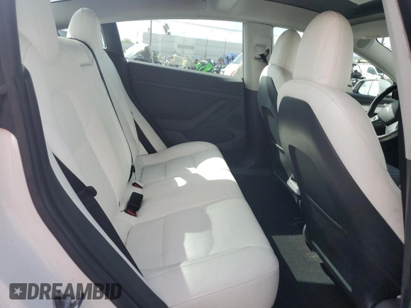 2022 Tesla Model 3 z VIN 5YJ3E1EA4NF354750, wystawiony jako Copart lot #44430085 z przebiegiem 29 507 mil mil oraz Szkoda całkowita • Salvage title. Historia ofert i sprzedaży dostępna na DreamBid. Obrazek 10.
