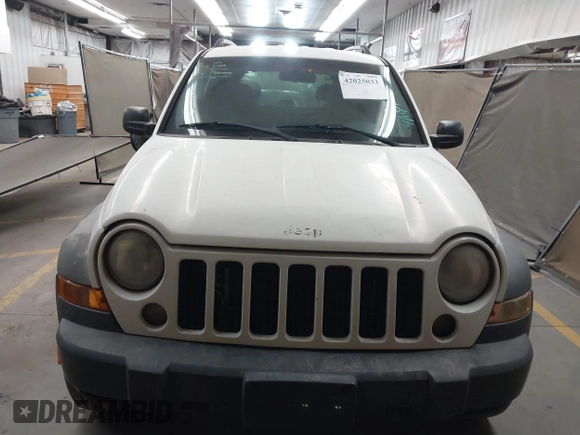 2007 Jeep Liberty Sport with VIN 1J4GL48KX7W686326, listed as a IAAI auction lot 42025033 with 196,021 mi miles. Bid and sale history available at carsss.com. Image 12.