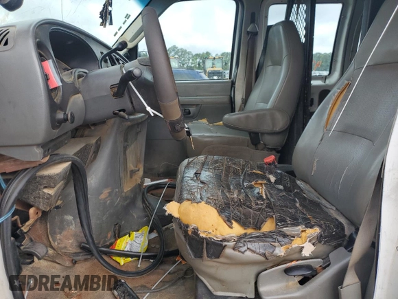 2007 Ford Econoline Cargo Commercial with VIN 1FTNE24LX7DB49770, listed as a Copart auction lot 60119035 with 361,338 mi miles and Non repairable. Bid and sale history available at DreamBid. Image 7.