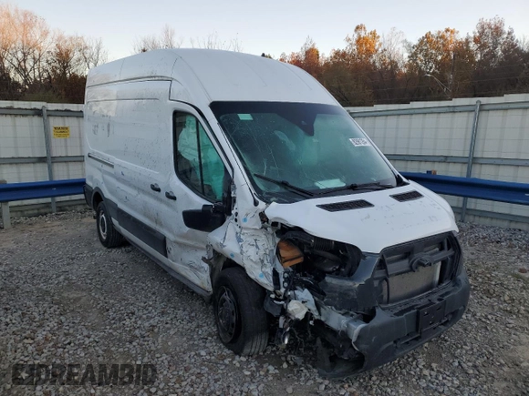 2022 Ford Transit Cargo z VIN 1FTBR1X8XNKA23913, wystawiony jako Copart lot #82981284 z przebiegiem Nie podano mil oraz Szkoda całkowita • Salvage title. Historia ofert i sprzedaży dostępna na DreamBid. Obrazek 1.