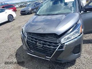 2024 Nissan Kicks S z VIN 3N1CP5BV7RL502652, wystawiony jako IAAI lot #42258123 z przebiegiem 4 244 mil mil oraz . Historia ofert i sprzedaży dostępna na DreamBid. Obrazek 6.