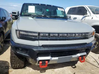 2024 GMC Hummer EV 2X with VIN 1GKB0NDE8RU110722, listed as a Copart auction lot 74670304 with 257 mi miles and Non Repairable. Bid and sale history available at carsss.com. Image 5.