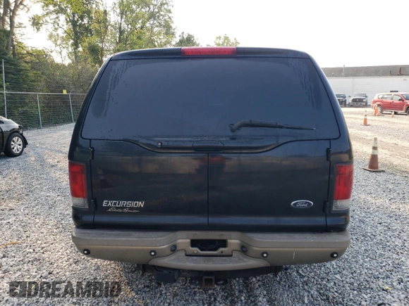 2003 Ford Excursion z VIN 1FMNU44S93EA06749, wystawiony jako Copart lot #69998734 z przebiegiem 209 822 mil mil oraz Czysty tytuł • Clean title. Historia ofert i sprzedaży dostępna na DreamBid. Obrazek 6.