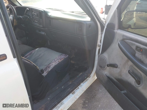 2000 Chevrolet Silverado 1500 with VIN 1GCEC14W5YE140495, listed as a IAAI auction lot 41481120 with 145,631 mi miles. Bid and sale history available at carsss.com. Image 5.
