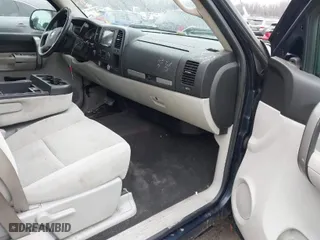 2007 Chevrolet Silverado 1500 LTZ with VIN 1GCEK19067Z521724, listed as a IAAI auction lot 41464302 with 146,935 mi miles. Bid and sale history available at carsss.com. Image 5.