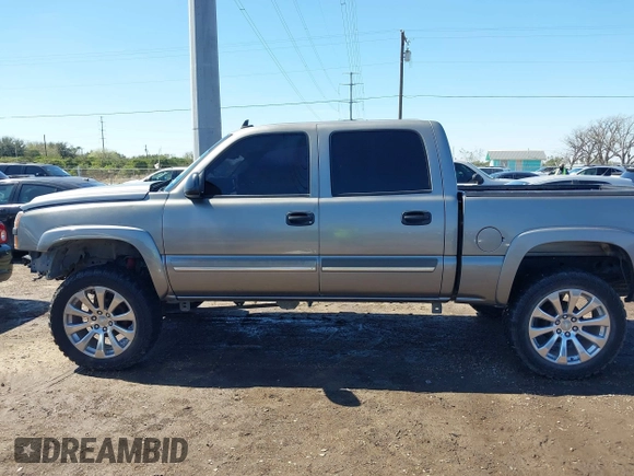 2006 Chevrolet Silverado 1500 LT1 with VIN 2GCEK13TX61184260, listed as a IAAI auction lot 41651907 with 192,143 mi miles. Bid and sale history available at carsss.com. Image 14.