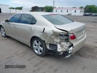 2012 Lexus LS 460 L z VIN JTHGL5EF6C5046681, wystawiony jako IAAI lot #42238501 z przebiegiem 101 140 mil mil oraz . Historia ofert i sprzedaży dostępna na DreamBid. Obrazek 3.