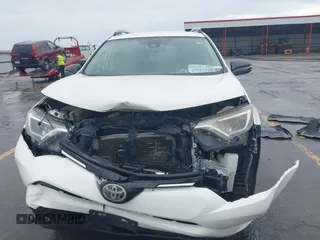 2017 Toyota RAV4 LE с VIN JTMBFREVXHJ126727, выставлен на аукционе IAAI как лот 42587210 с пробегом 111 739 миль миль и . История ставок и продаж доступна на DreamBid. Изображение 12.