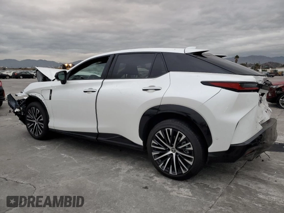 2023 Lexus RZ 450e Premium z VIN JTJAAAAB5PA009849, wystawiony jako Copart lot #81161103 z przebiegiem 4056 mil mil oraz . Historia ofert i sprzedaży dostępna na DreamBid. Obrazek 2.