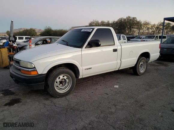 2000 Chevrolet S-10 LS with VIN 1GCCS1446YK180031, listed as a Copart auction lot 84048394 with 140,932 mi miles and Salvage Title. Bid and sale history available at carsss.com. Image 1.