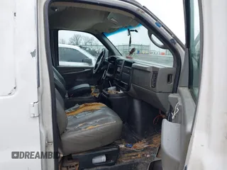 2007 Chevrolet Express Cargo Van with VIN 1GCGG25V271190835, listed as a IAAI auction lot 41763212 with 478,196 mi miles. Bid and sale history available at carsss.com. Image 5.