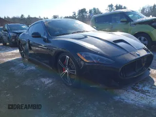2015 Maserati GranTurismo Sport z VIN ZAM45VLA2F0139460, wystawiony jako IAAI lot #41403736 z przebiegiem 15 396 mil mil oraz . Historia ofert i sprzedaży dostępna na DreamBid. Obrazek 1.