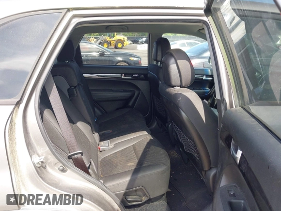 2014 Kia Sorento LX with VIN 5XYKT3A60EG486699, listed as a IAAI auction lot 42143270 with 127,190 mi miles and . Bid and sale history available at DreamBid. Image 8.