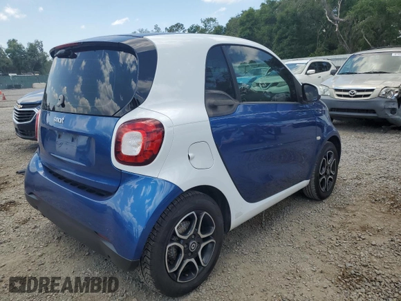 2016 Smart fortwo Passion z VIN WMEFJ5DA5GK058855, wystawiony jako Copart lot #57119445 z przebiegiem 173 493 mil mil oraz Szkody całkowita. Historia ofert i sprzedaży dostępna na DreamBid. Obrazek 3.