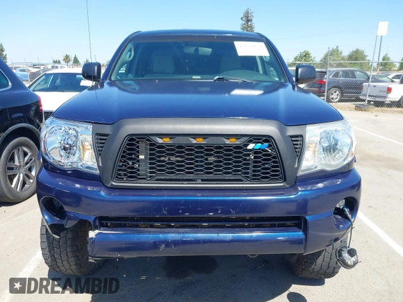 2005 Toyota Tacoma z VIN 5TEUU42N25Z099188, wystawiony jako IAAI lot #42179039 z przebiegiem 147 058 mil mil oraz . Historia ofert i sprzedaży dostępna na DreamBid. Obrazek 12.