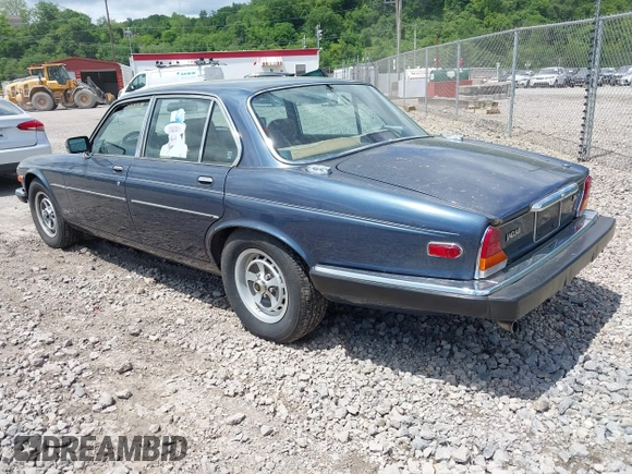 1987 Jaguar XJ with VIN SAJAV1348HC477152, listed as a IAAI auction lot 42274741 with Not provided miles and . Bid and sale history available at DreamBid. Image 3.