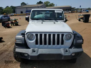 2019 Jeep Wrangler Unlimited Sport Altitude with VIN 1C4HJXDG5KW629768, listed as a Copart auction lot 51222705 with 197,882 mi miles and Salvage title. Bid and sale history available at DreamBid. Image 5.